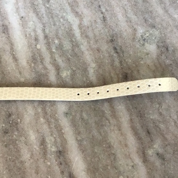 SWAROVSKI x DISNEY COLLABORATION CRYSTAL TINKERBELL BRACELET WHITE LEATHER BAND. - Picture 4 of 10